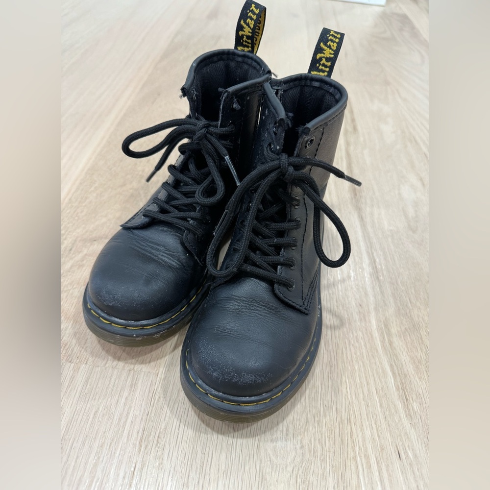 Dr. Martens little girls. 460 softy t leather lace-up boots. Size 13